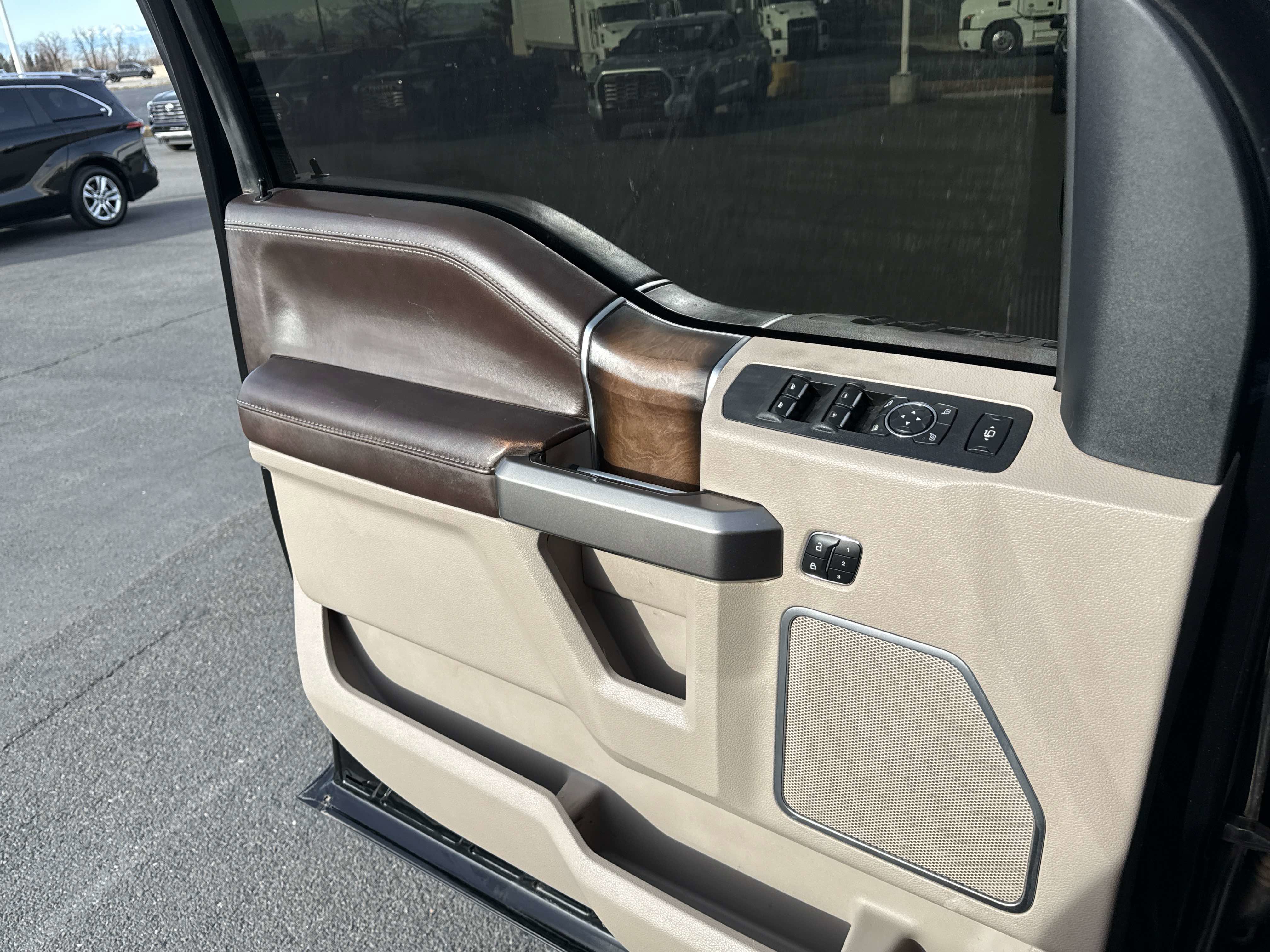 2019 Ford Super Duty F-250 SRW - Image 12