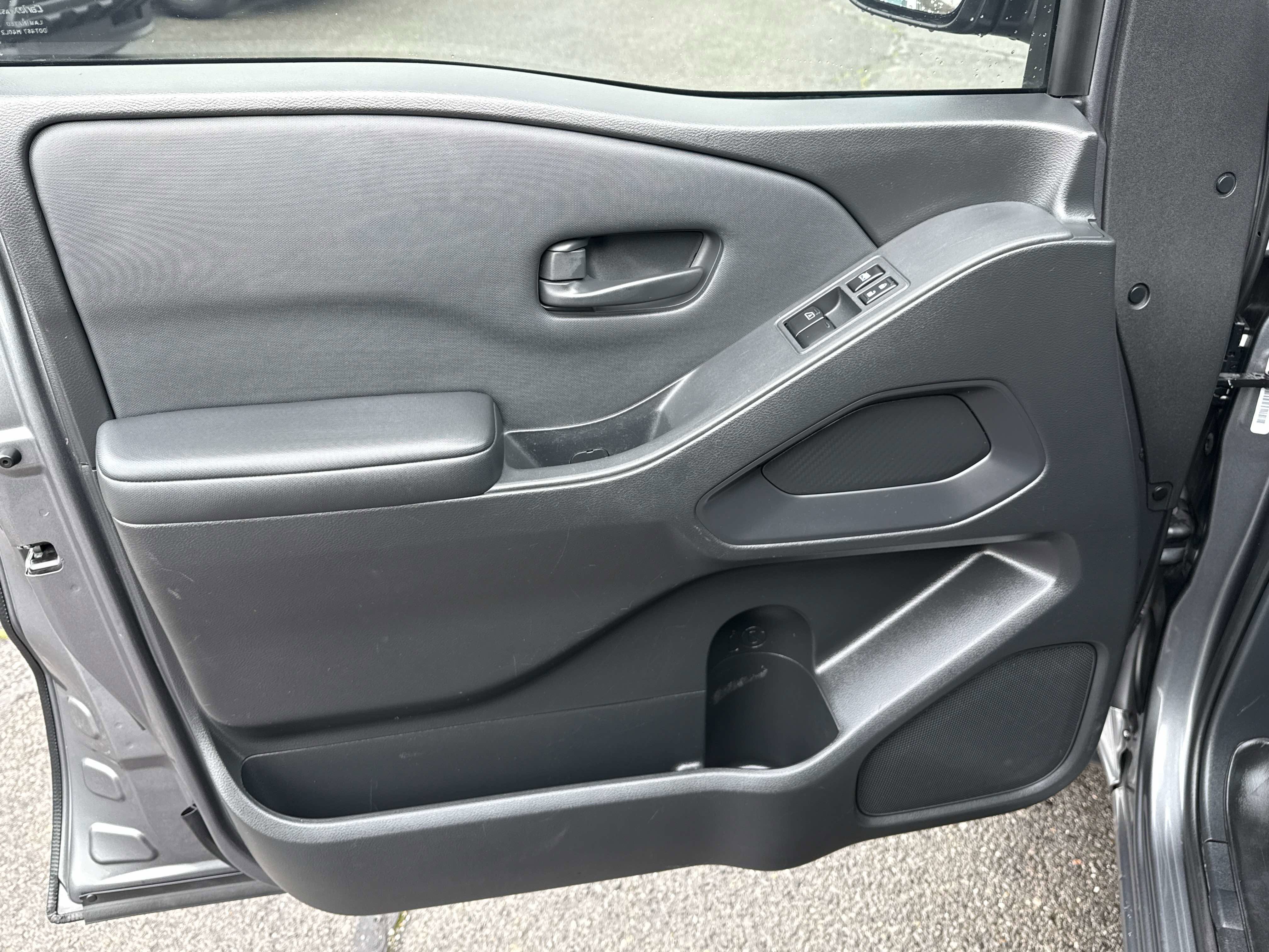 2022 Nissan Frontier - Image 12