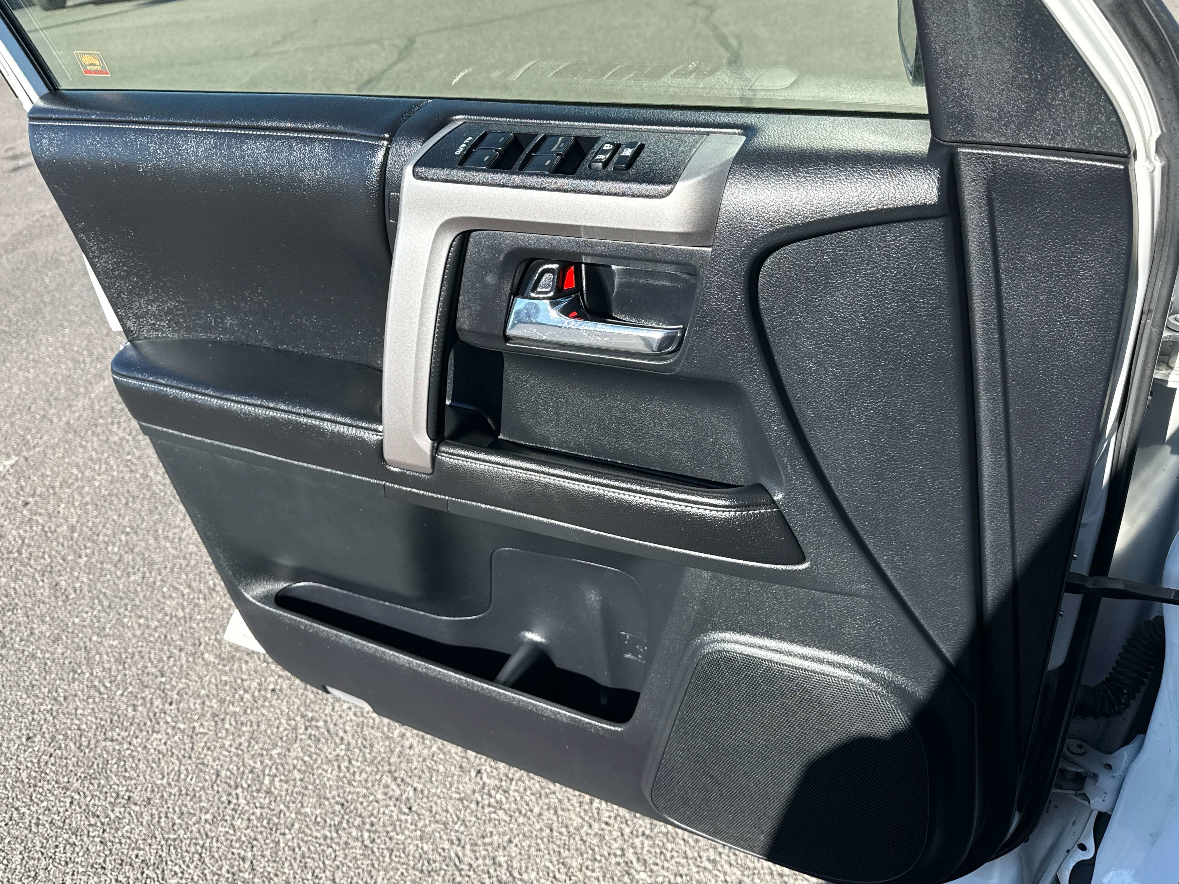 2015 Toyota 4Runner - Image 12