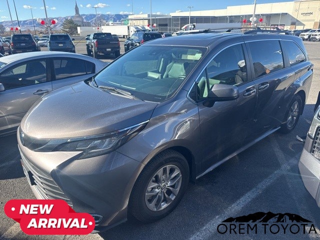 2022 Toyota Sienna - Image 2