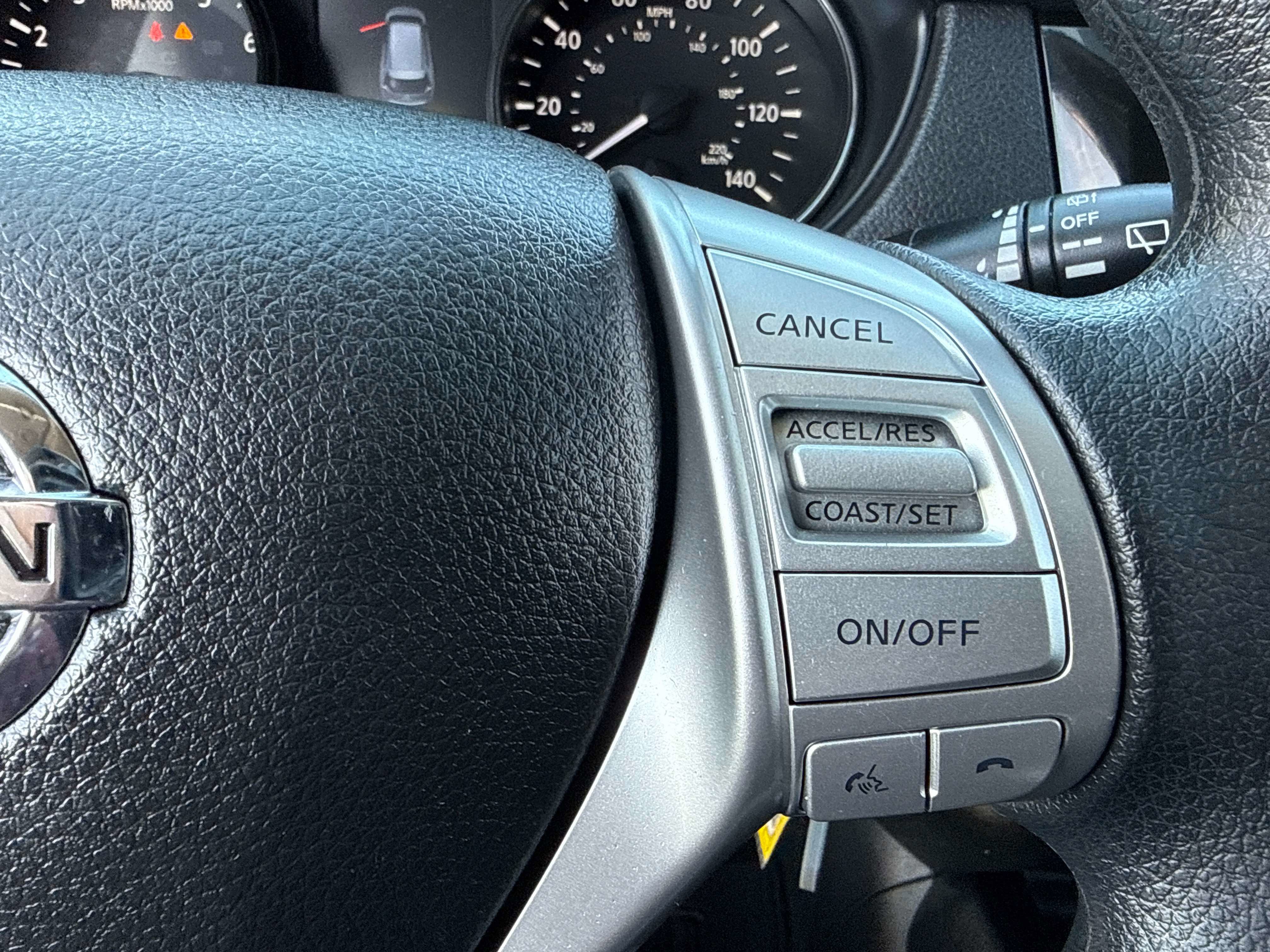 2015 Nissan Rogue - Image 25