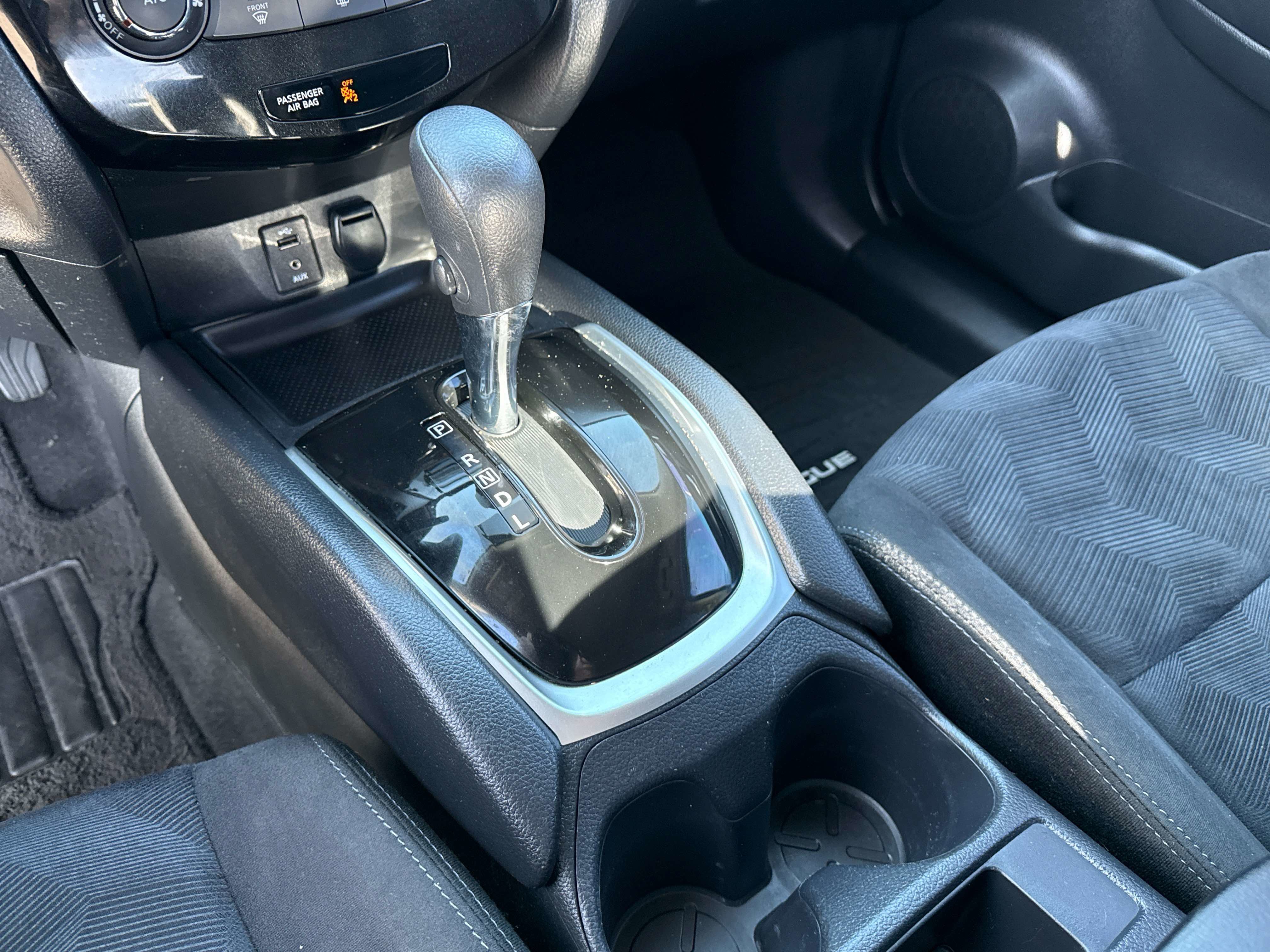 2015 Nissan Rogue - Image 20