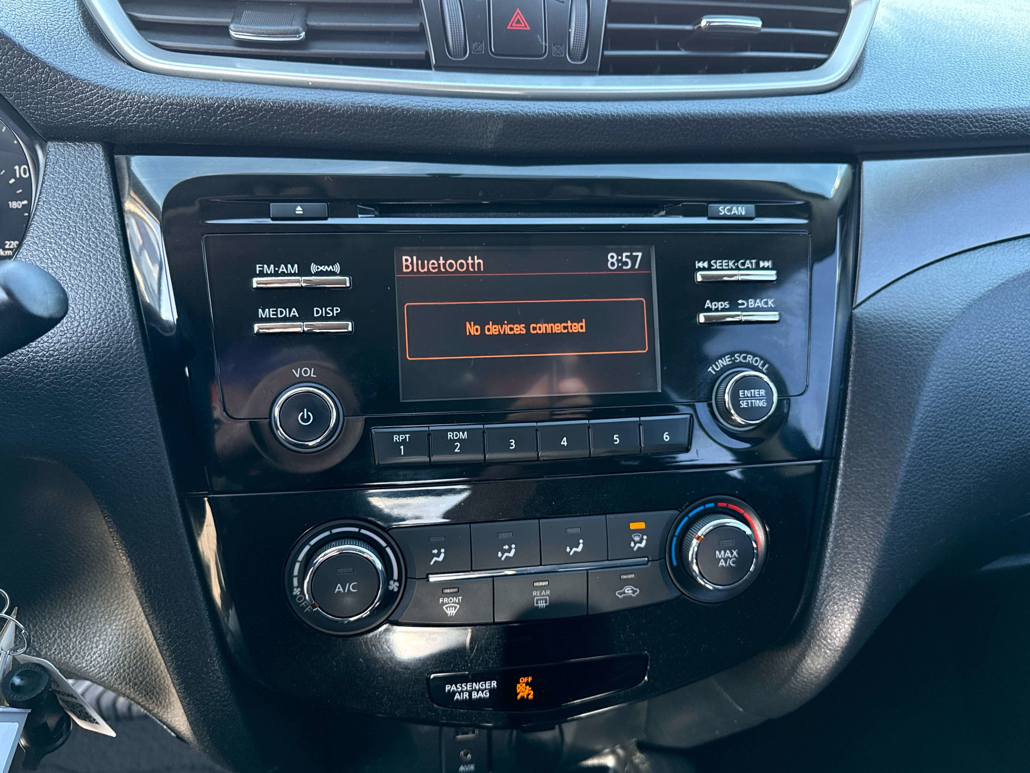 2015 Nissan Rogue - Image 21