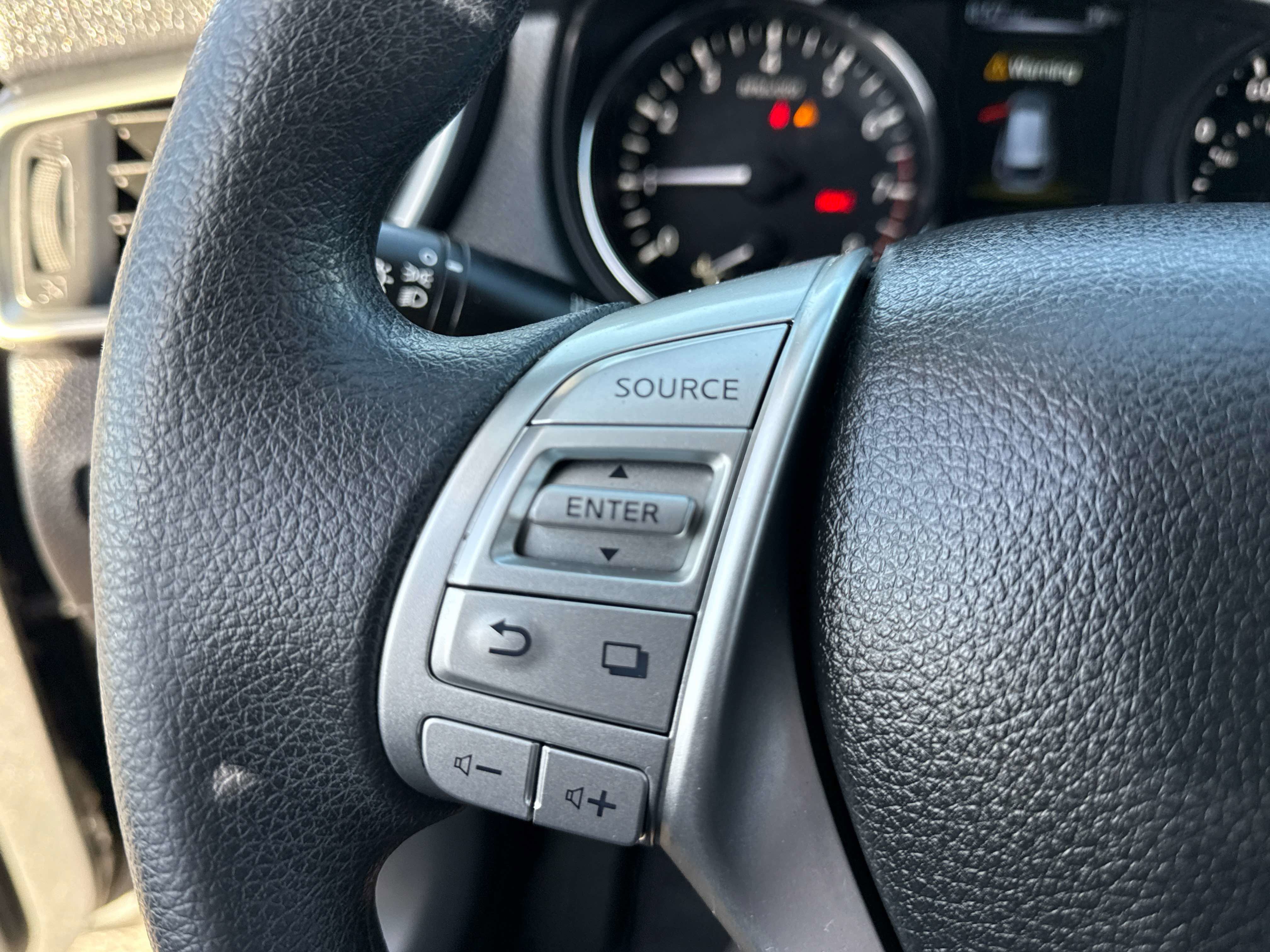 2015 Nissan Rogue - Image 24