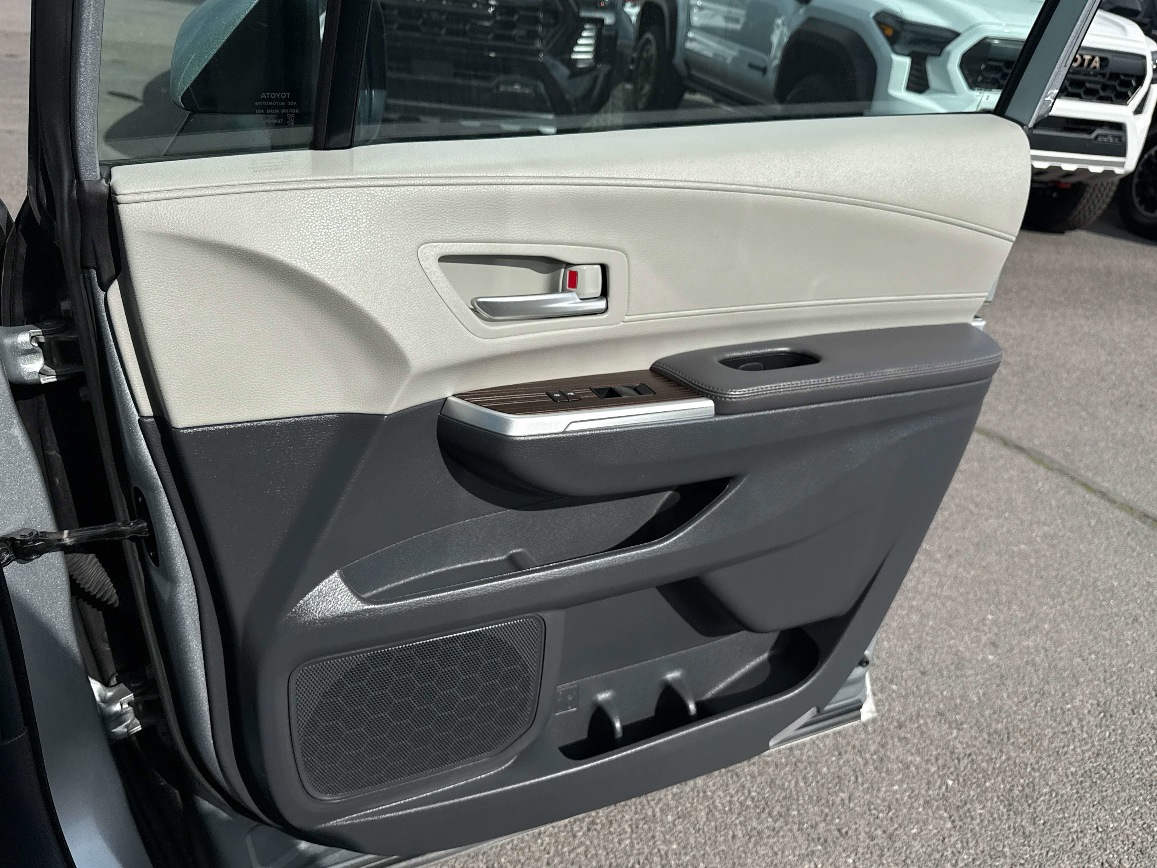 2024 Toyota Sienna - Image 23