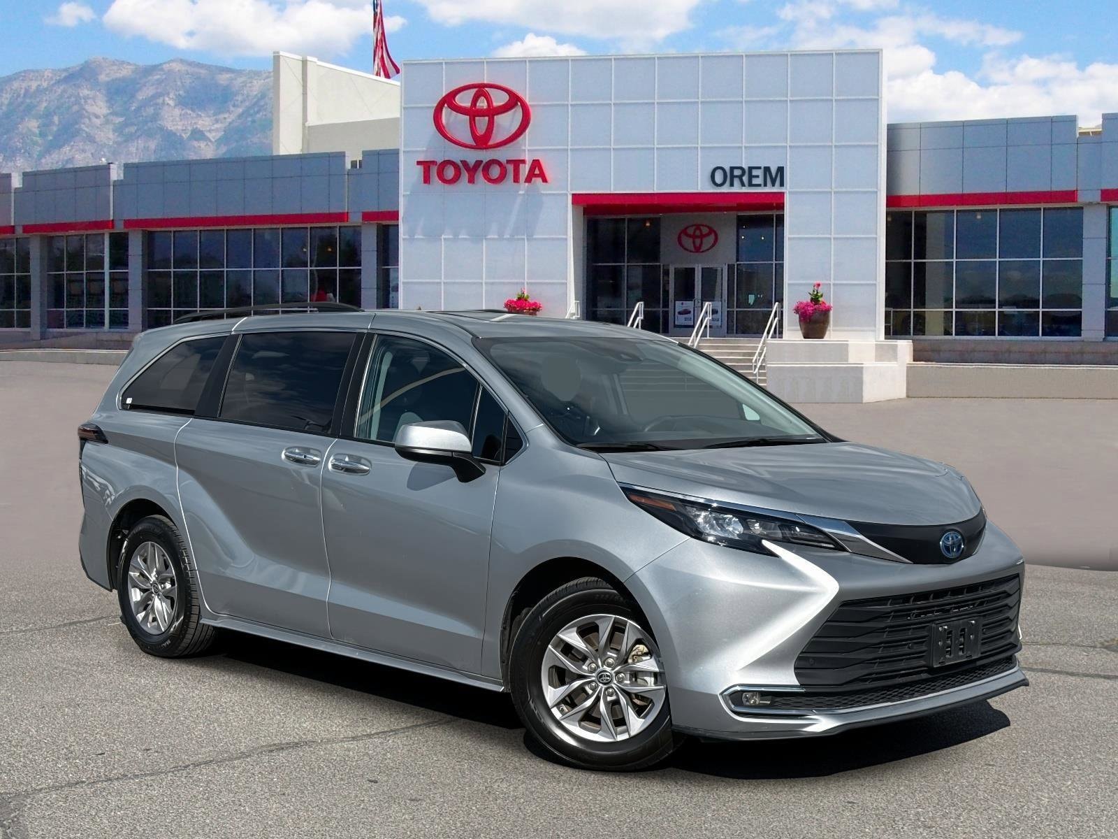 2024 Toyota Sienna - Image 1