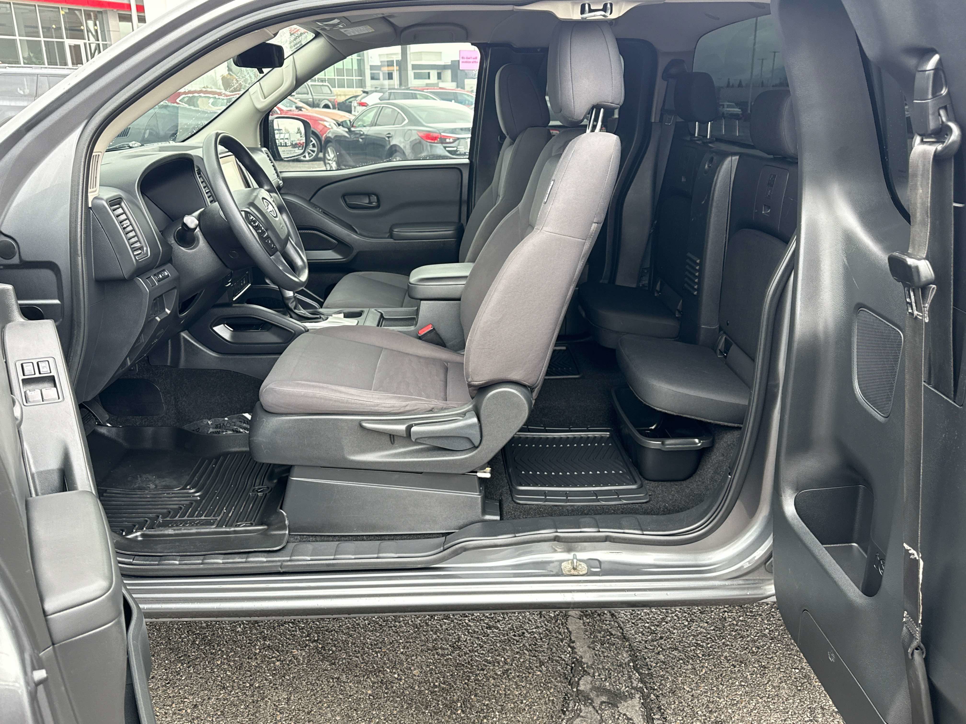 2022 Nissan Frontier - Image 14