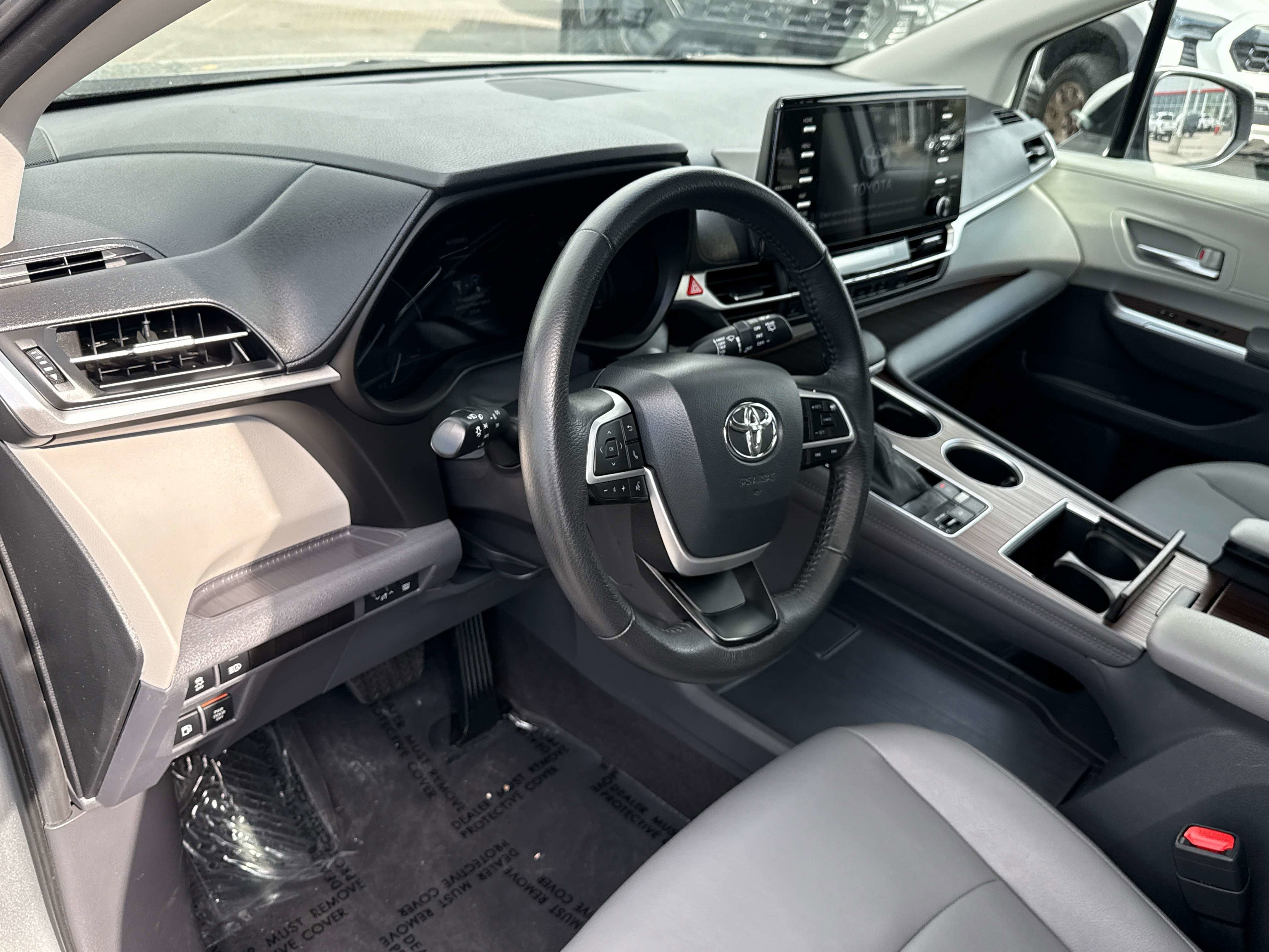 2024 Toyota Sienna - Image 10
