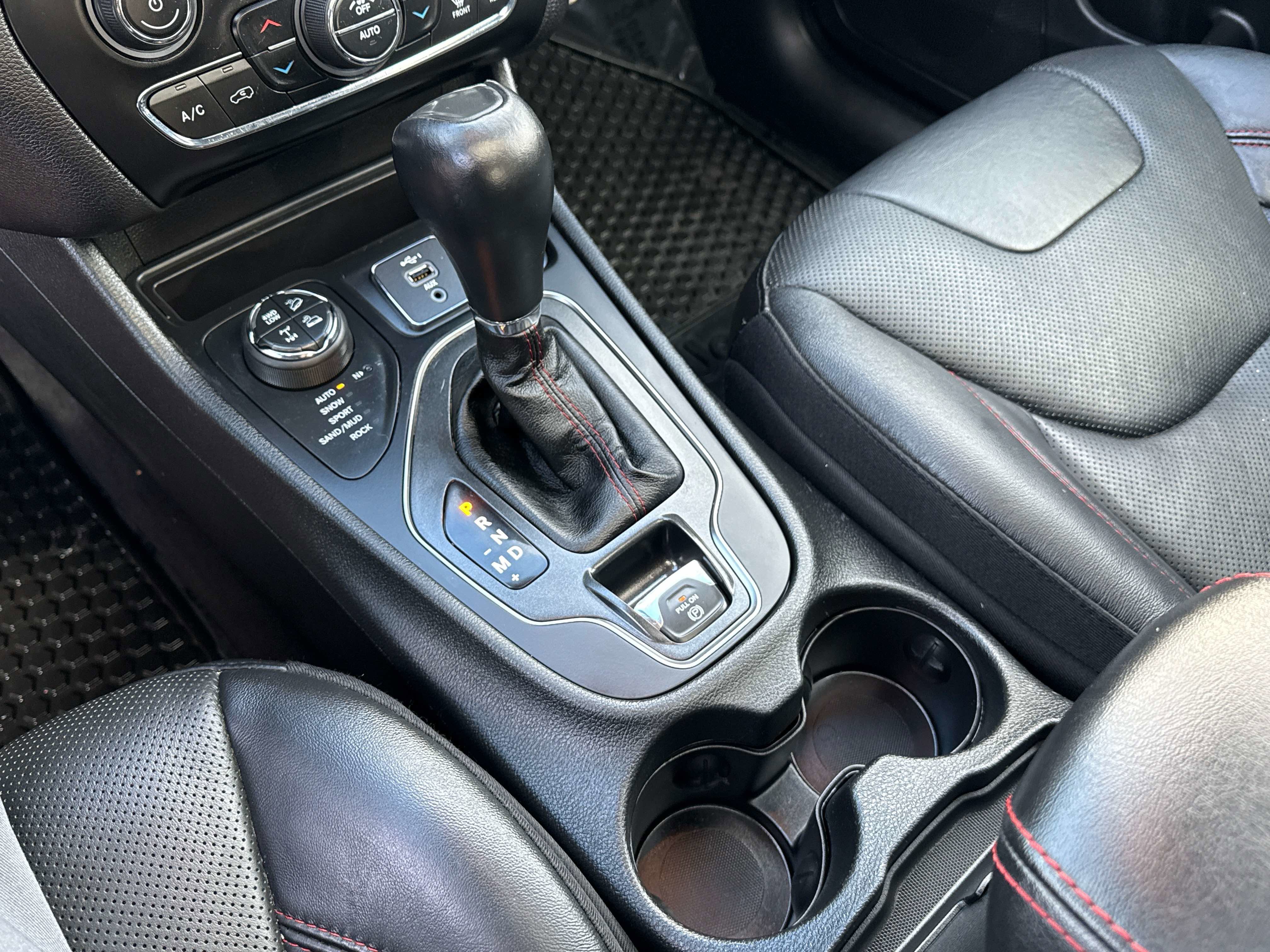 2019 Jeep Cherokee - Image 20