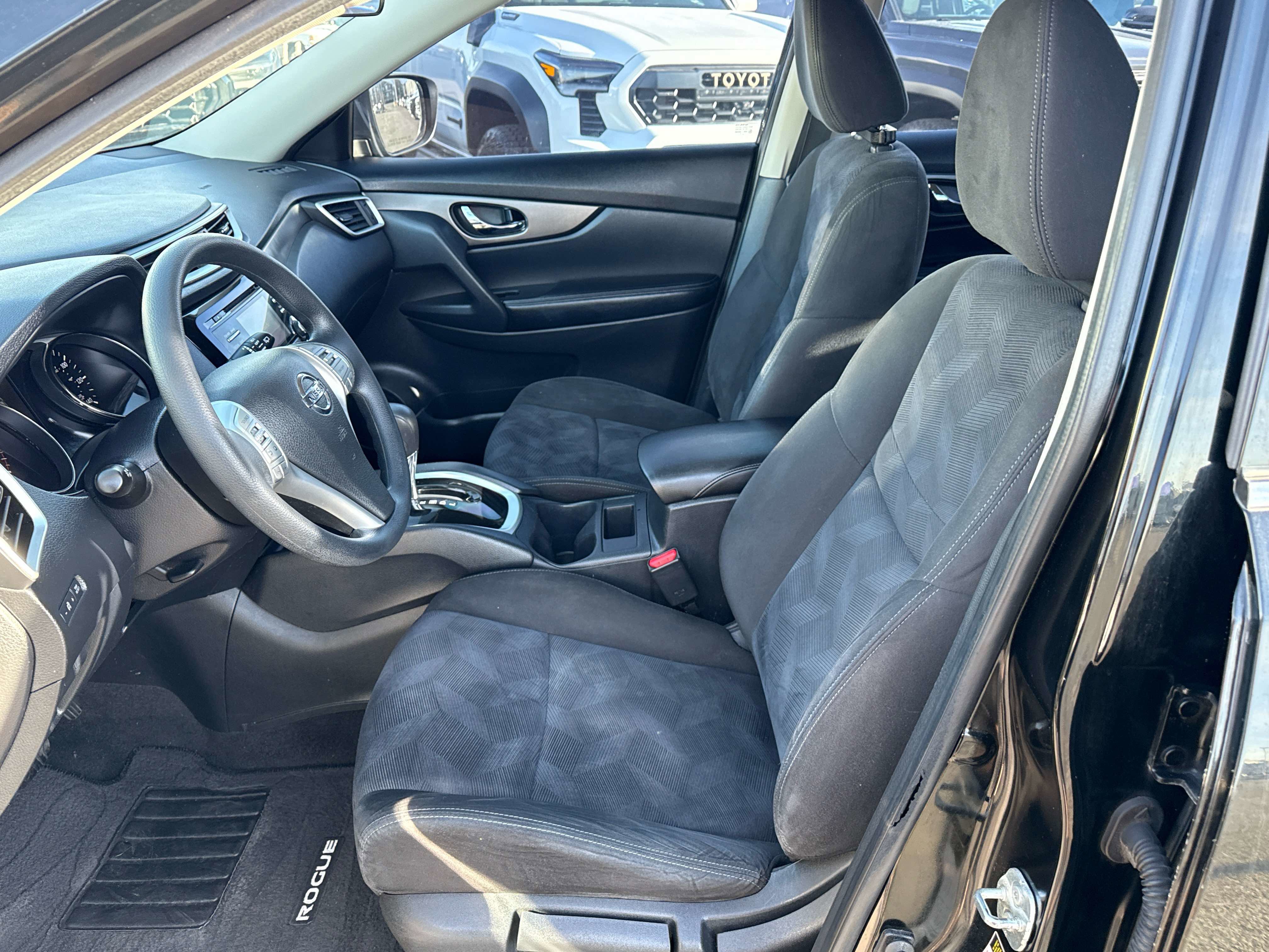 2015 Nissan Rogue - Image 11