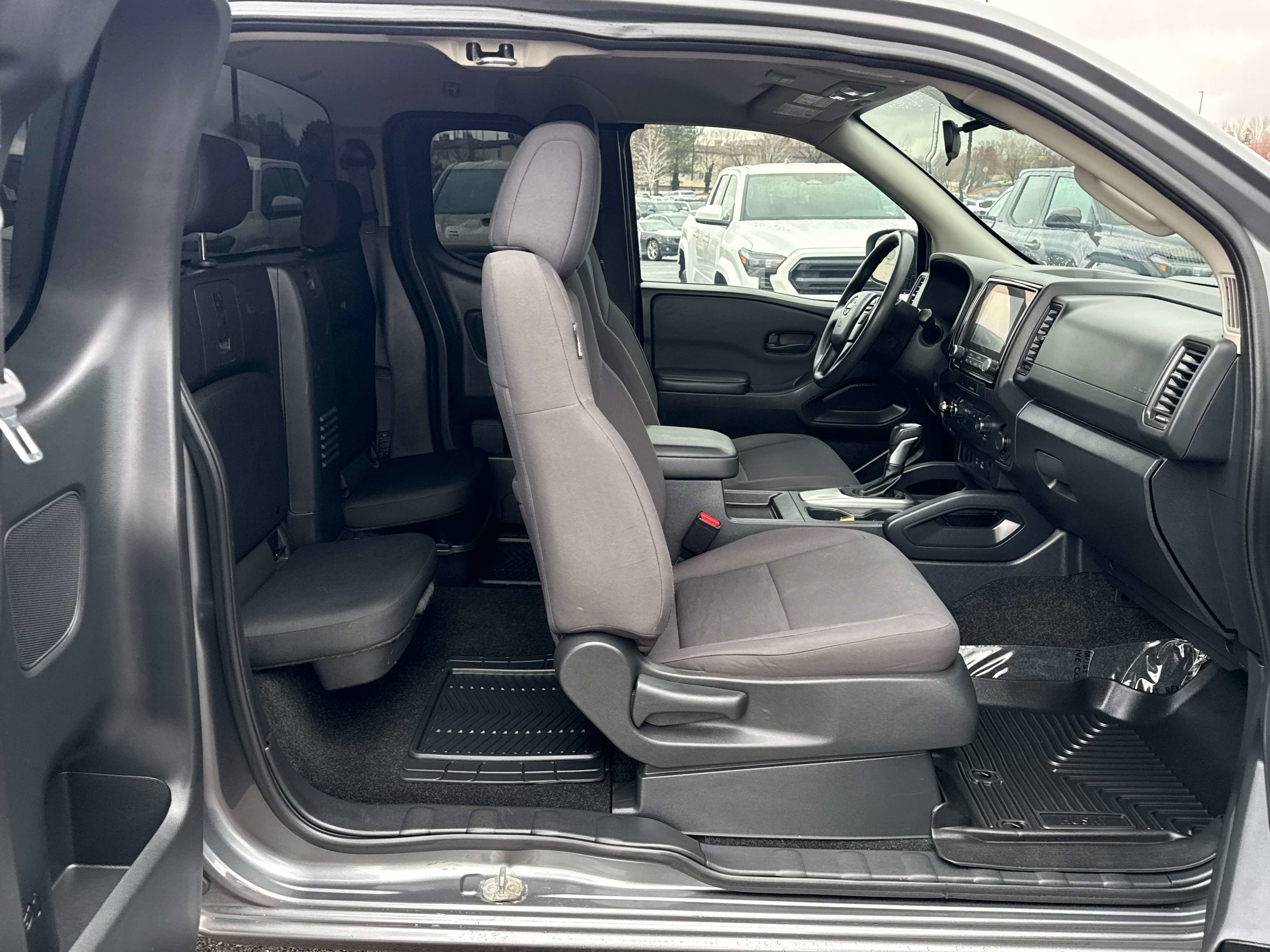 2022 Nissan Frontier - Image 21