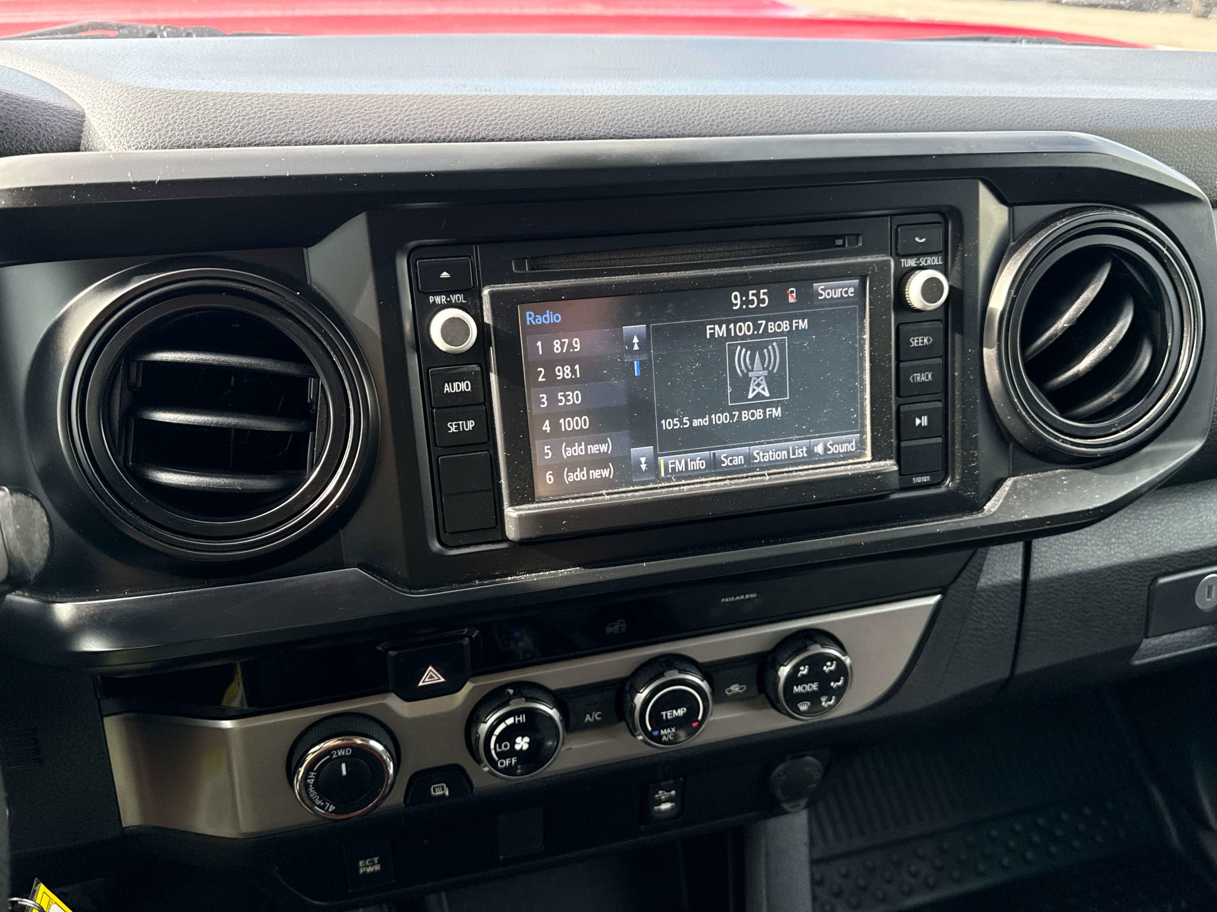 2018 Toyota Tacoma - Image 21