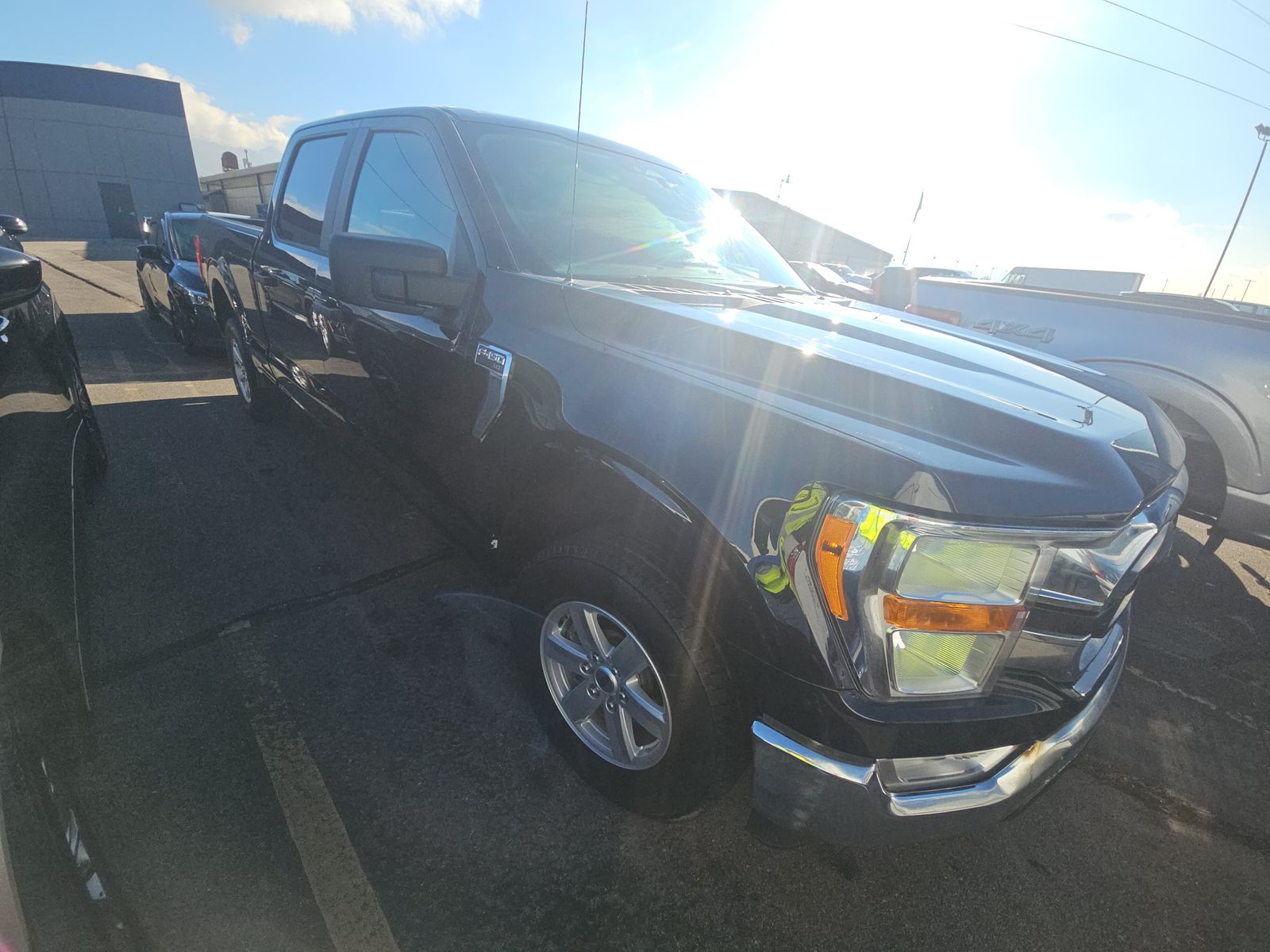 2021 FORD F150 XLT GAS WHITE SHORT BED SINGLE - Image 3