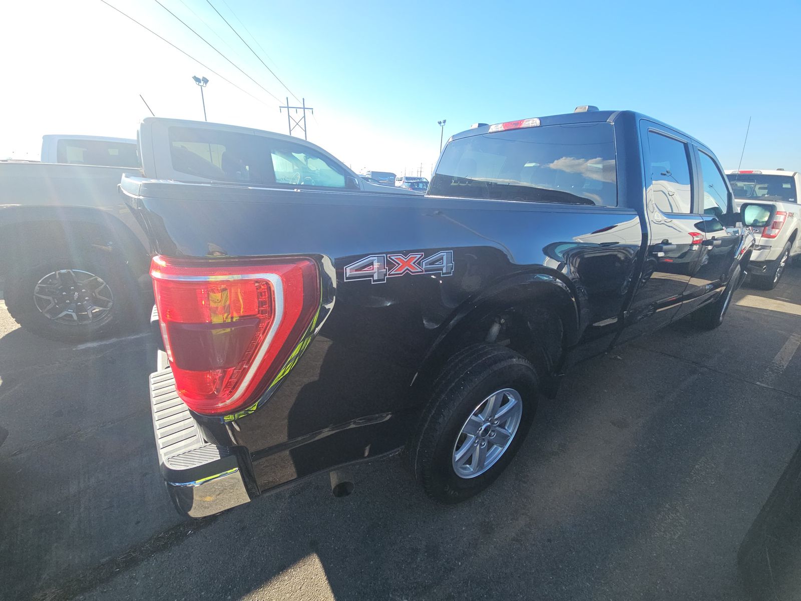 2021 FORD F150 XLT GAS WHITE SHORT BED SINGLE - Image 4